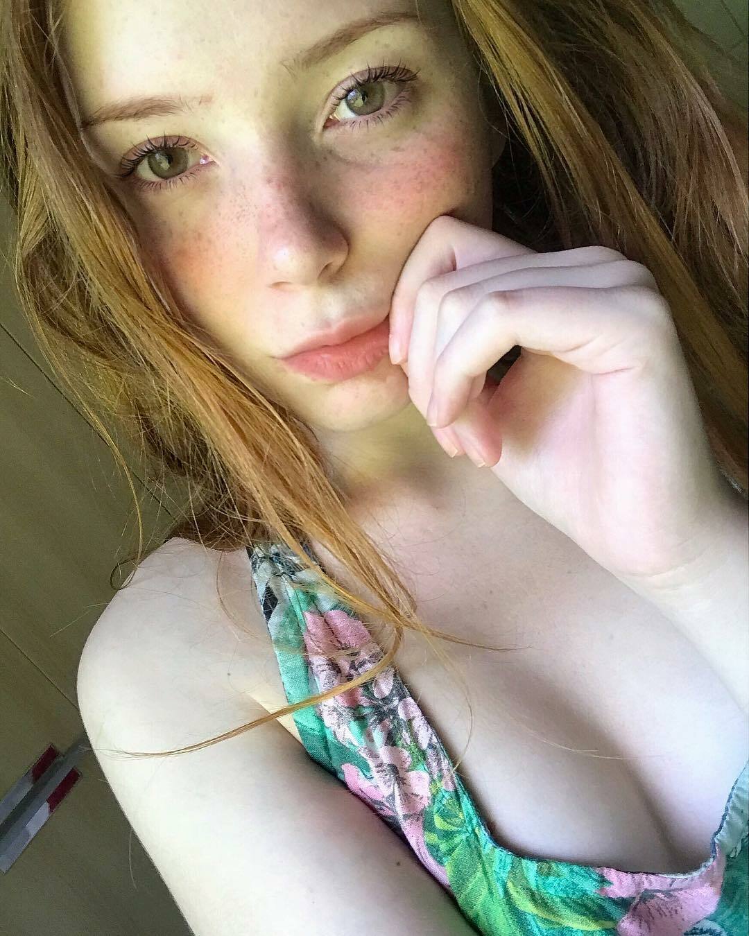 diovana konigsreuter  boobs