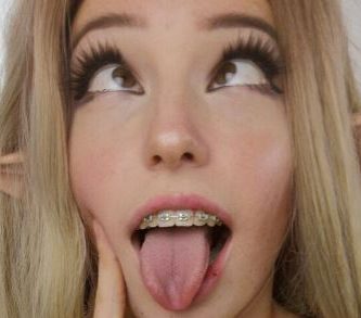 belle delphine selfie mirror
