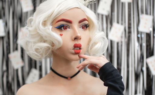 Amanda Welp - Queen of Hearts