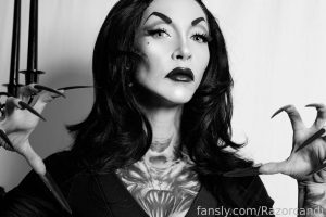 Razor Candi - Morticia