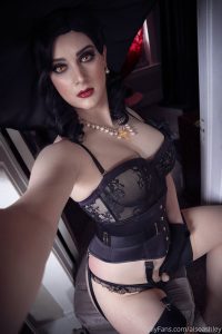 Ashley Barron - Lady Dimitrescu - trans