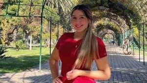 Obstetra mostrando su tremendo culazo - Colombia