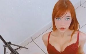 [VIDEO] Me1adinha Red Lingerie