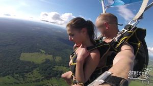 [VIDEO] Alina hennesy, ally breelsen (naked parachute jump) - 2017