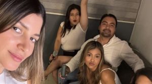 Anal y Vaginal con Michele Game en cuatro patas