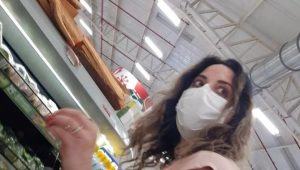 Upskirt a hermosa Nalgona caderona tatuada