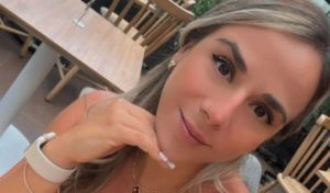 Espiando en baño a Romina Quevedo con el ano bien dilatado