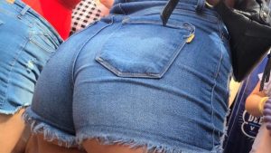 Ojete terrible en short