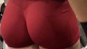 Ojete lindo en calzita roja gym