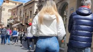 Rubia con ojete rico jeans