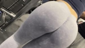 Delicia de cola en el gym