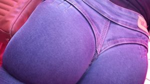 Ojete divino en jeans para matarse a pajas