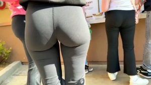 Hermosa cola redonda calzas