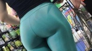 Ojete rico leggins en el super