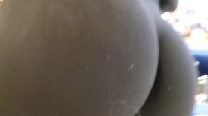 Rica cola en calza negra