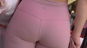 Rubia culazo y tetas divinas