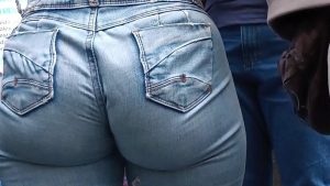 Culona hermosa en jeans