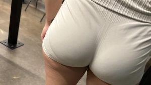 Ojete delicioso en short